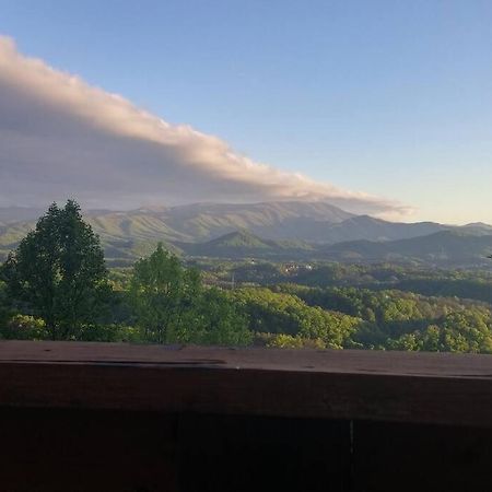 Вилла Yogi'S Den: Breathtaking Views! 3 Min To Dollywood, On 1 Acre! Севьервилл Экстерьер фото