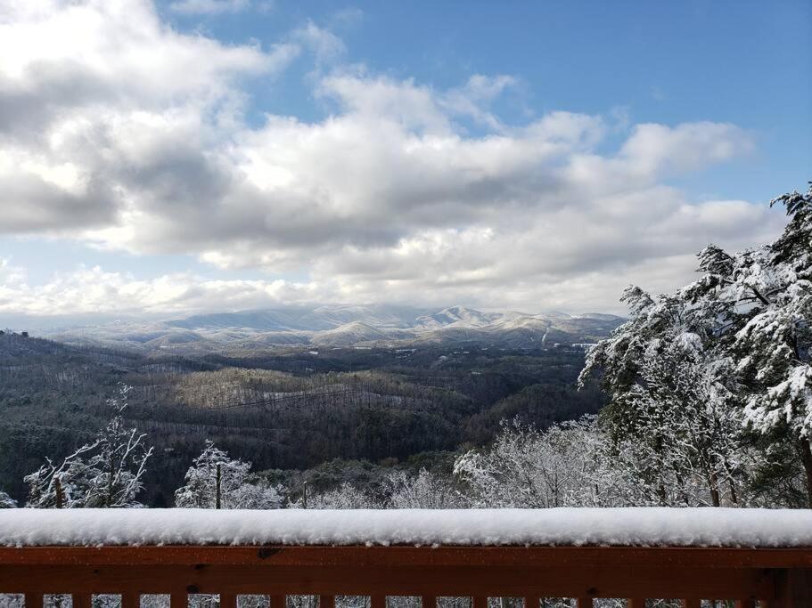 Вилла Yogi'S Den: Breathtaking Views! 3 Min To Dollywood, On 1 Acre! Севьервилл Экстерьер фото
