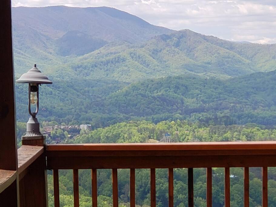 Вилла Yogi'S Den: Breathtaking Views! 3 Min To Dollywood, On 1 Acre! Севьервилл Экстерьер фото